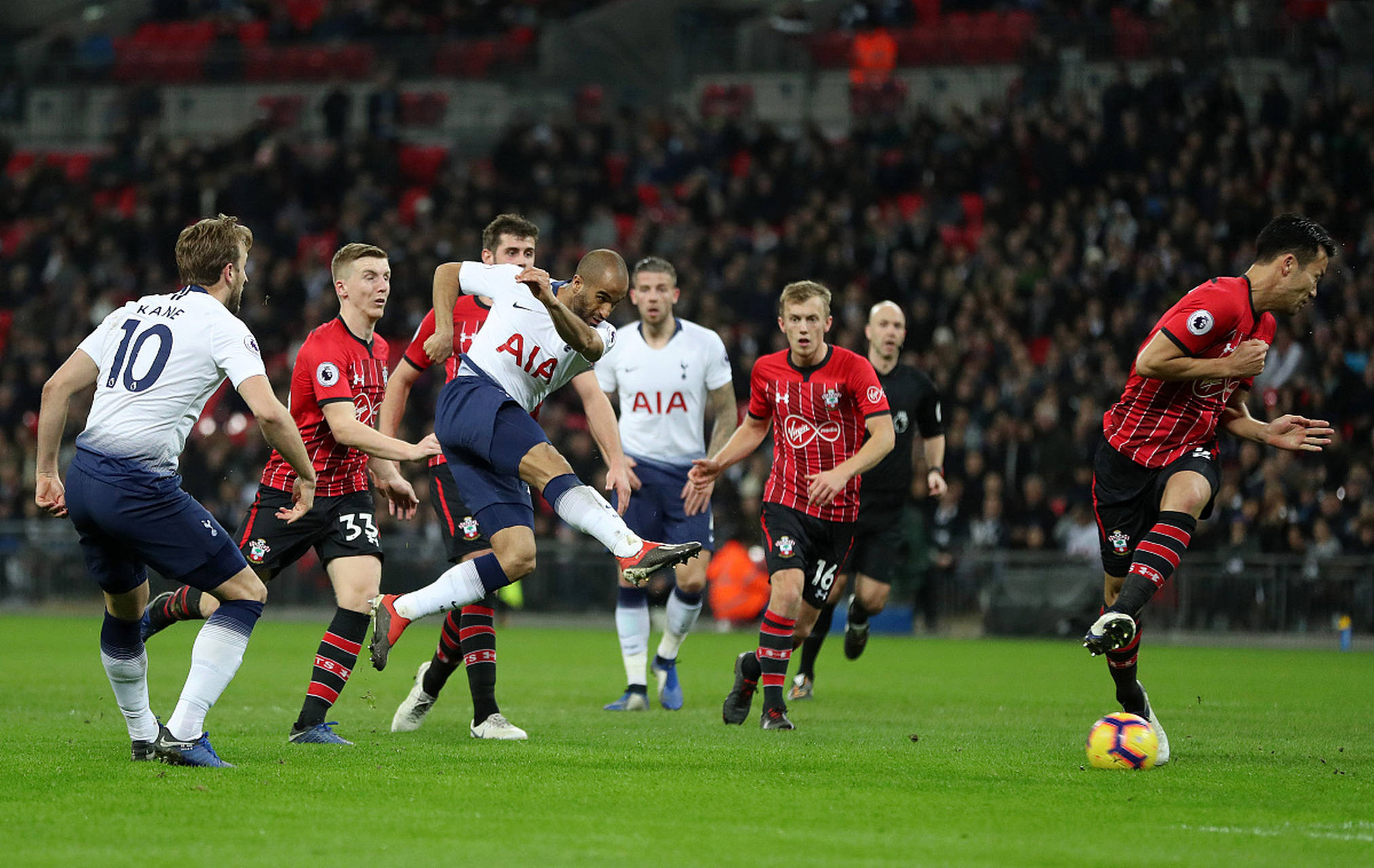 西媒：德科与佩德里经纪人会面，推进续约事宜